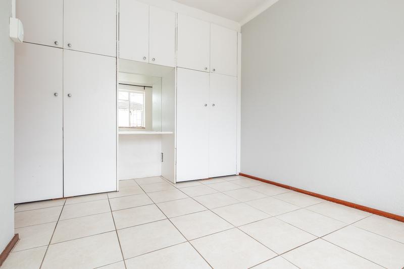 To Let 3 Bedroom Property for Rent in Meadowridge Western Cape